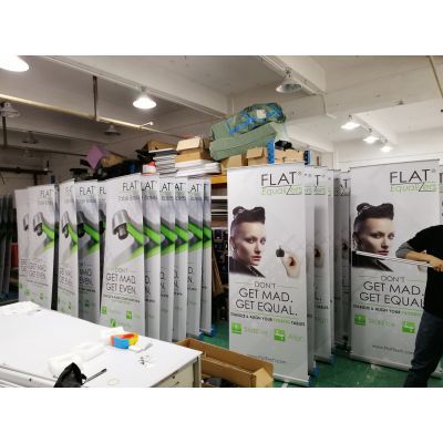 专业定制，品质呈现 深圳户外喷绘写真广告与PVC易拉宝展架海报制作指南